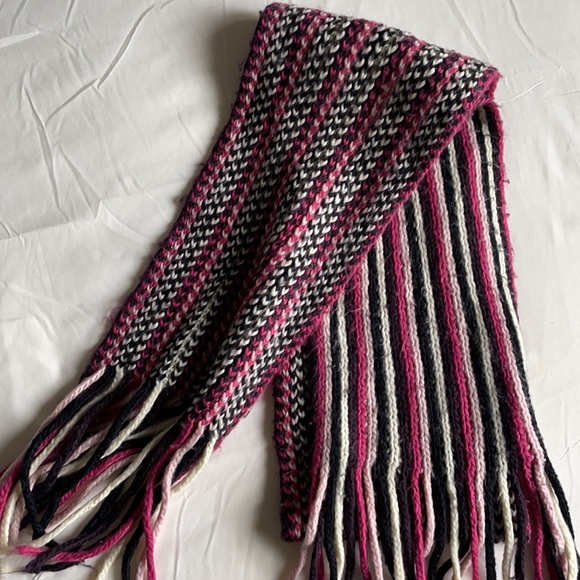 Reversible Chunky Knit Scarf - Picture 2 of 7